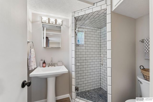 2205 S 90th Street, Omaha, NE 68124