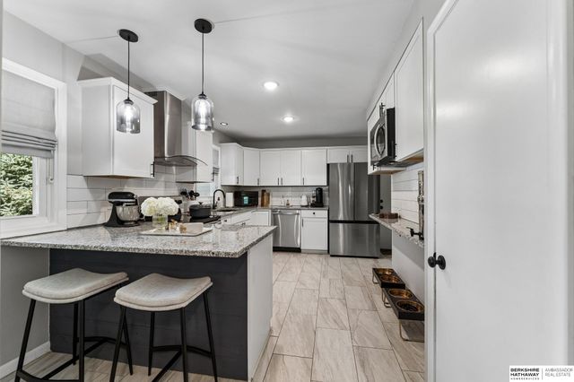 2205 S 90th Street, Omaha, NE 68124