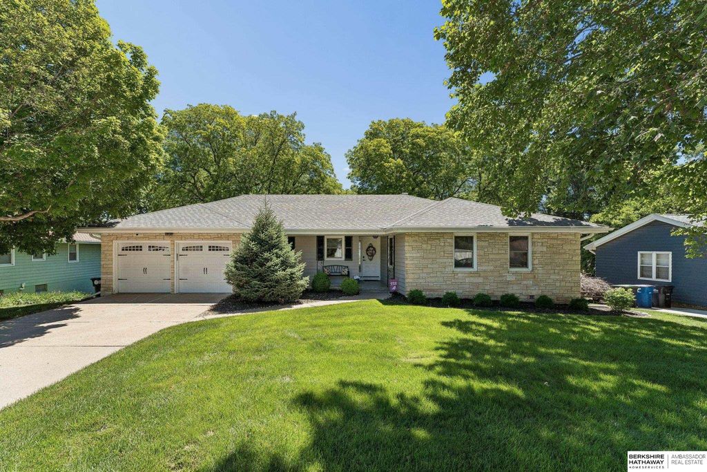 2205 S 90th Street, Omaha, NE 68124