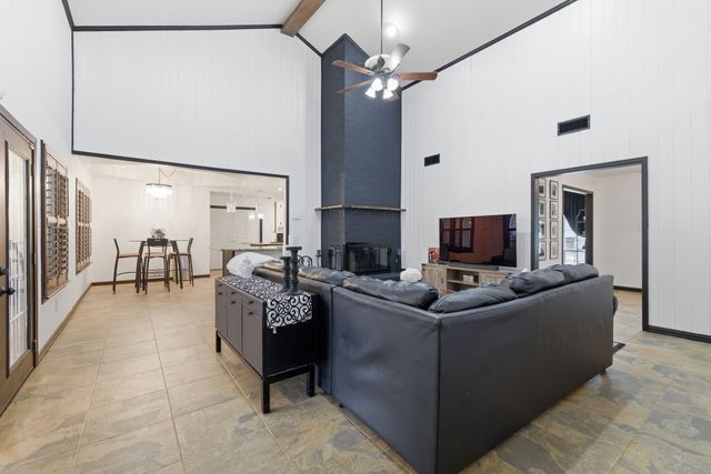 1613 Glasgow Drive, Arlington, TX 76015