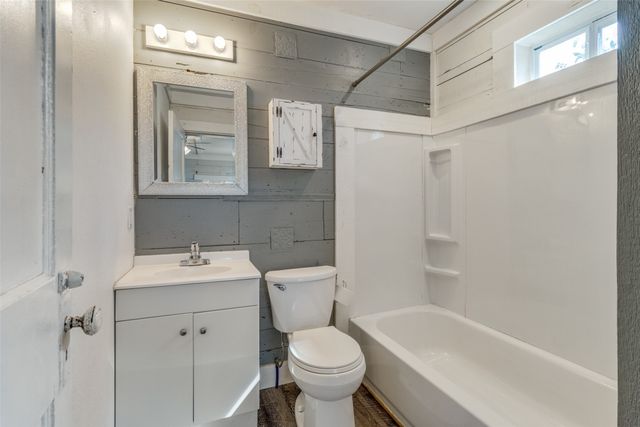 1110 Chestnut Street, Bonham, TX 75418