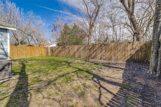 1110 Chestnut Street, Bonham, TX 75418