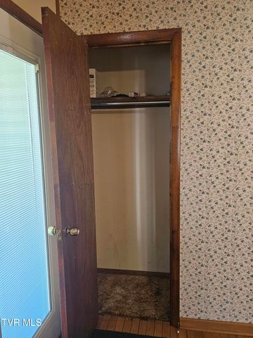 165 Sun Valley Street, Cedar Bluff, VA 24609