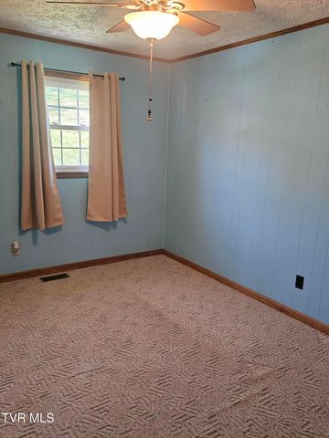 165 Sun Valley Street, Cedar Bluff, VA 24609