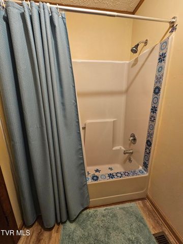 165 Sun Valley Street, Cedar Bluff, VA 24609