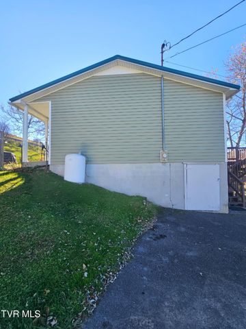 165 Sun Valley Street, Cedar Bluff, VA 24609