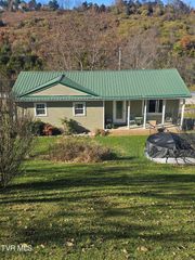 165 Sun Valley Street, Cedar Bluff, VA 24609