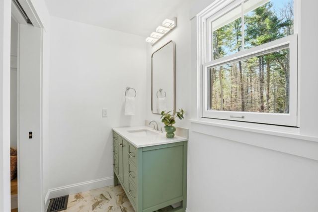 26 Old Pottery Ln, Norwell, MA 02061