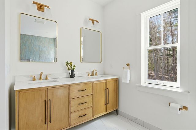 26 Old Pottery Ln, Norwell, MA 02061