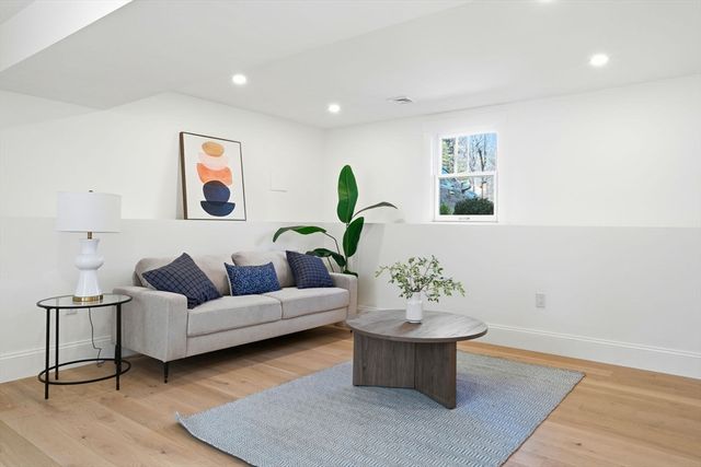 26 Old Pottery Ln, Norwell, MA 02061