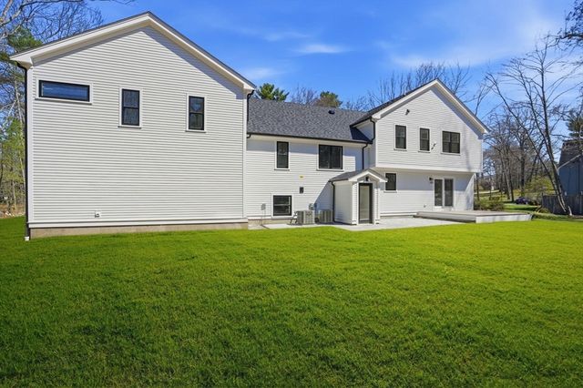 26 Old Pottery Ln, Norwell, MA 02061