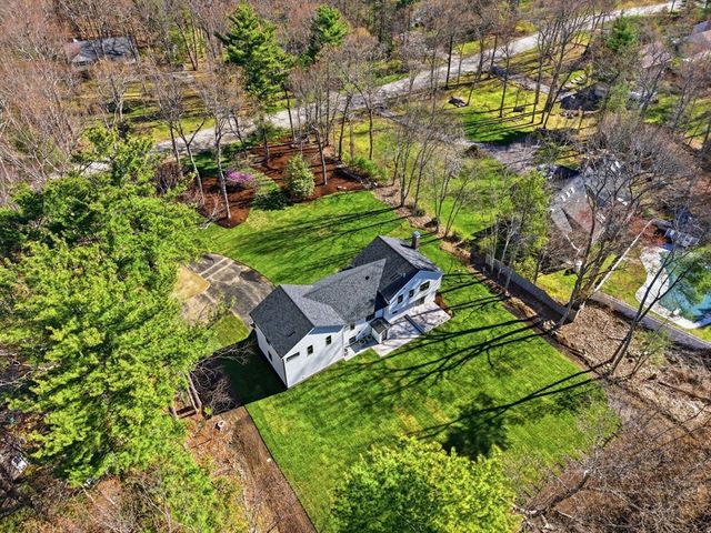 26 Old Pottery Ln, Norwell, MA 02061