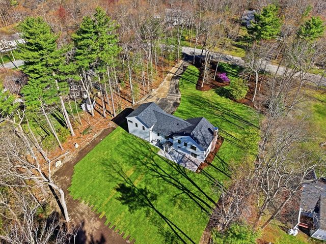 26 Old Pottery Ln, Norwell, MA 02061