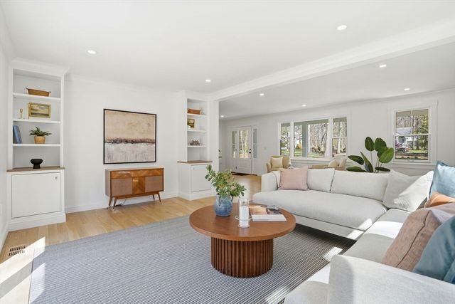 26 Old Pottery Ln, Norwell, MA 02061