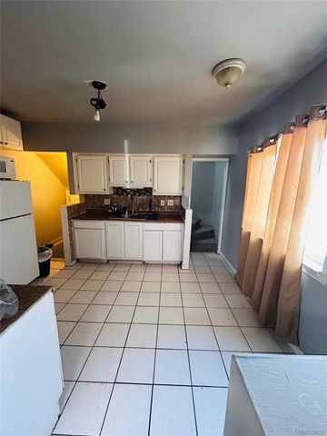 8727 Gary Street, Dearborn, MI 48126