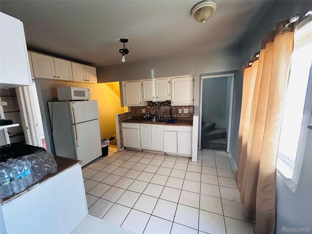 8727 Gary Street, Dearborn, MI 48126