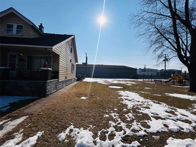 8727 Gary Street, Dearborn, MI 48126