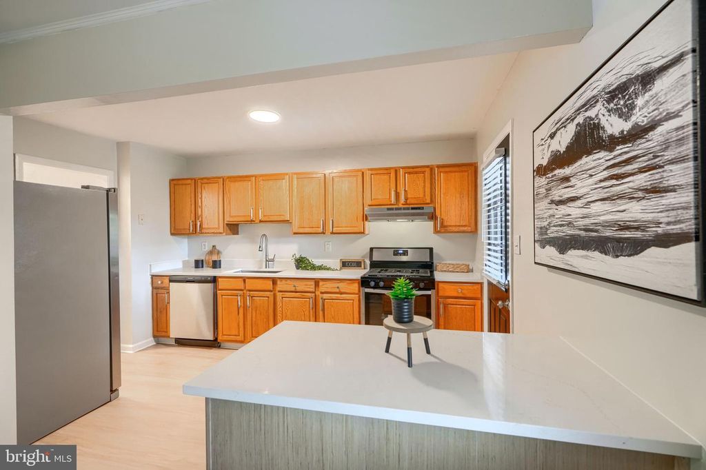 Image 9 of property listing at 6190 RADECKE AVE, Baltimore, MD 21206