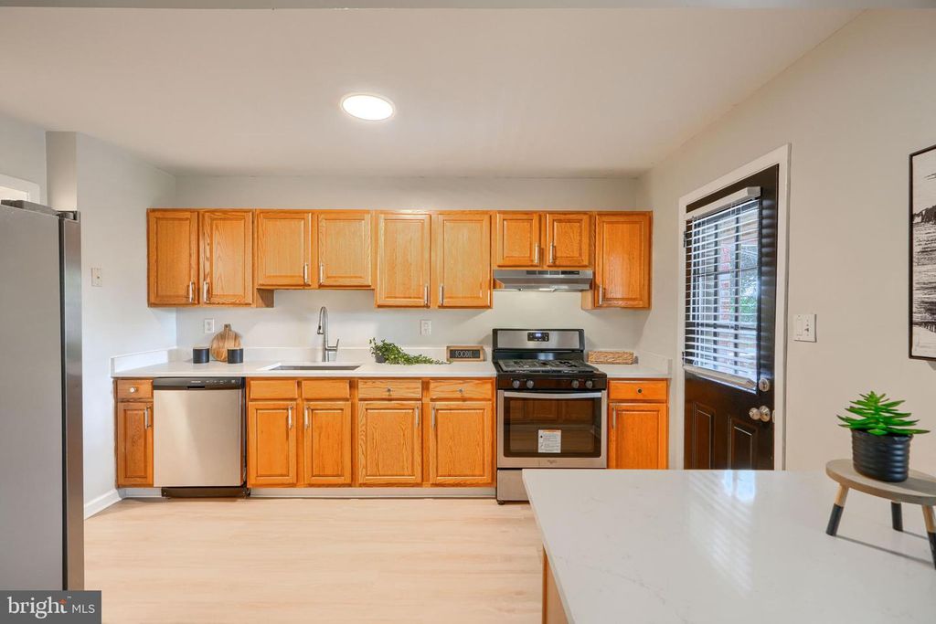 Image 10 of property listing at 6190 RADECKE AVE, Baltimore, MD 21206