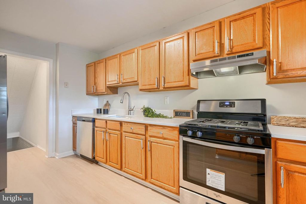 Image 11 of property listing at 6190 RADECKE AVE, Baltimore, MD 21206
