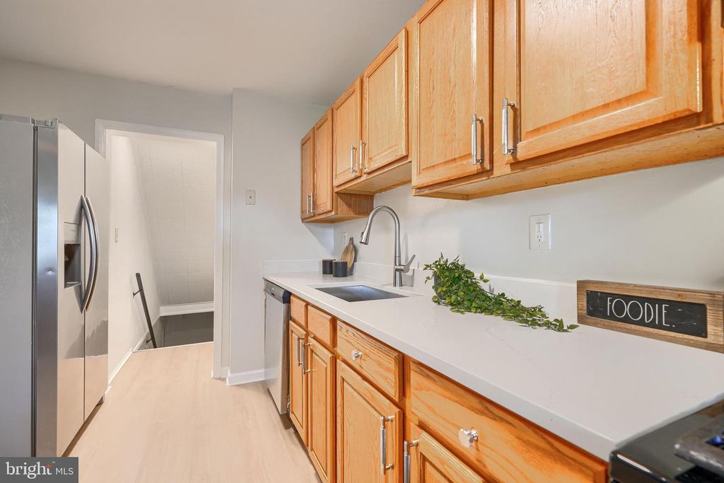 Image 12 of property listing at 6190 RADECKE AVE, Baltimore, MD 21206