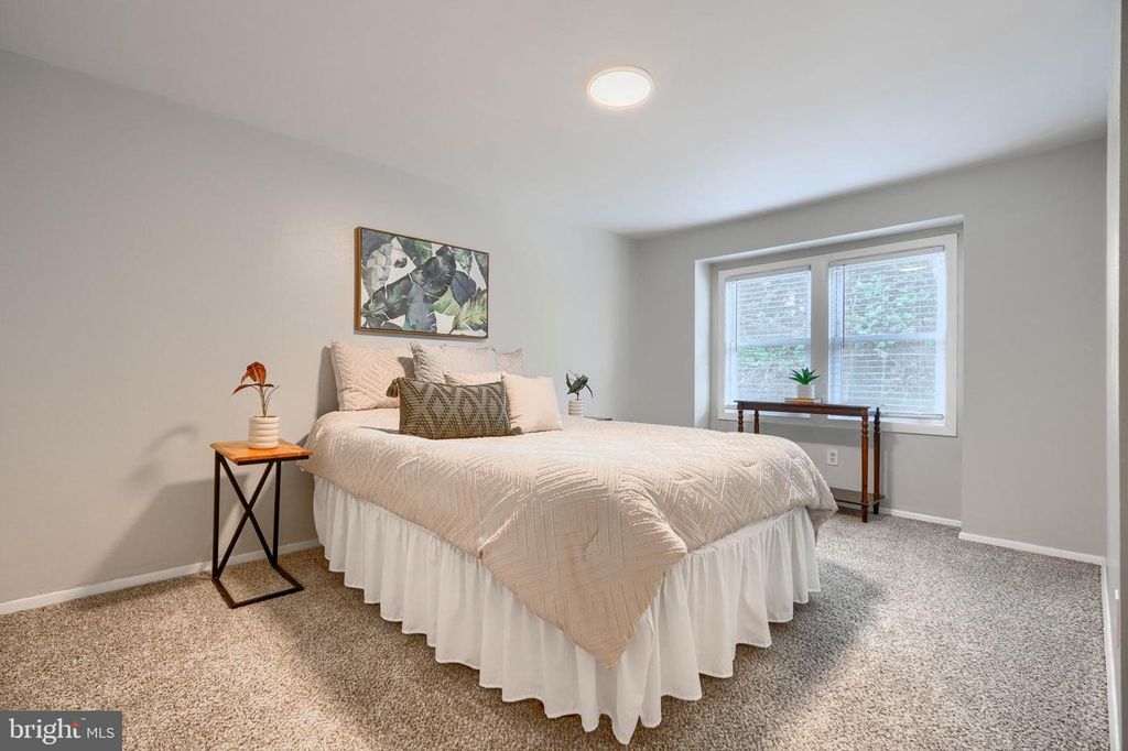 Image 17 of property listing at 6190 RADECKE AVE, Baltimore, MD 21206