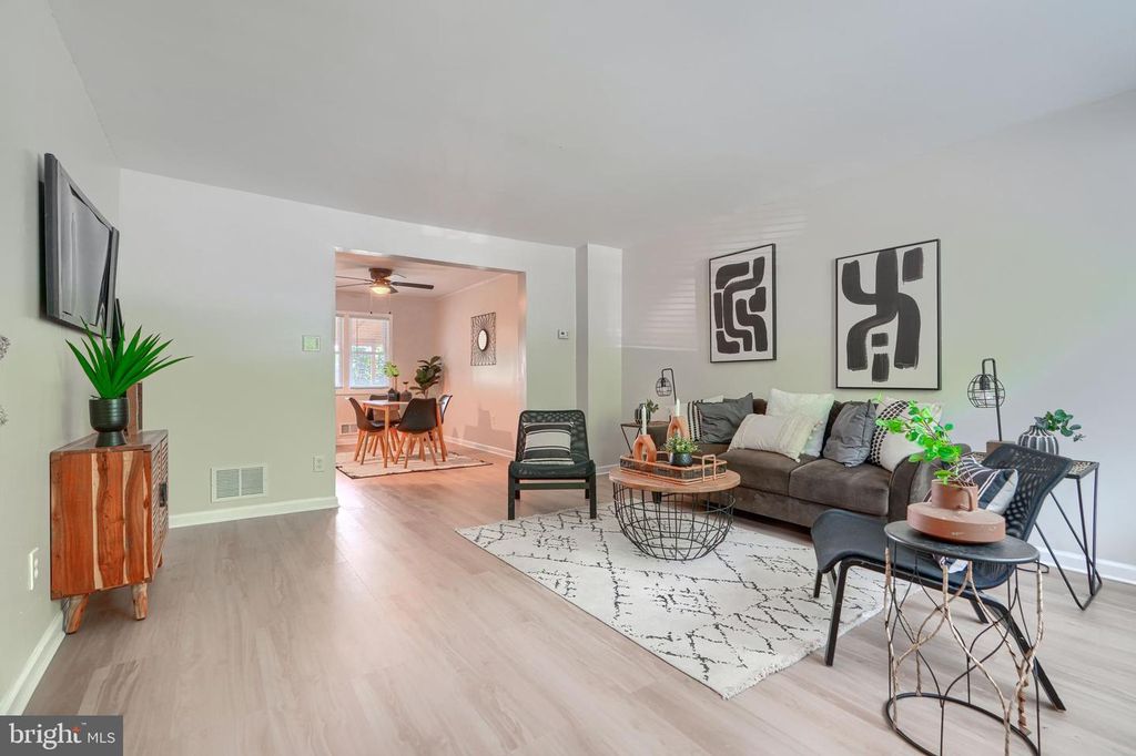Image 3 of property listing at 6190 RADECKE AVE, Baltimore, MD 21206