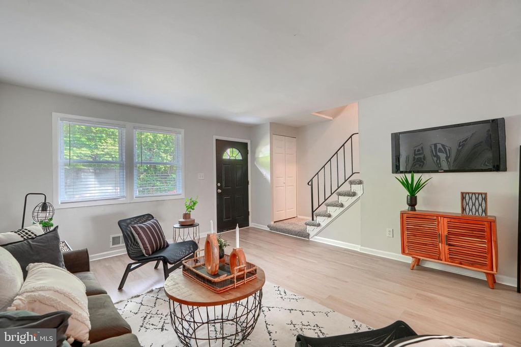 Image 4 of property listing at 6190 RADECKE AVE, Baltimore, MD 21206