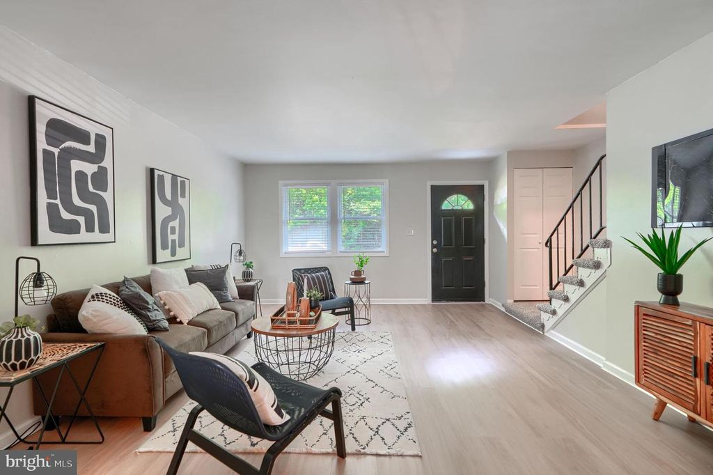Image 5 of property listing at 6190 RADECKE AVE, Baltimore, MD 21206