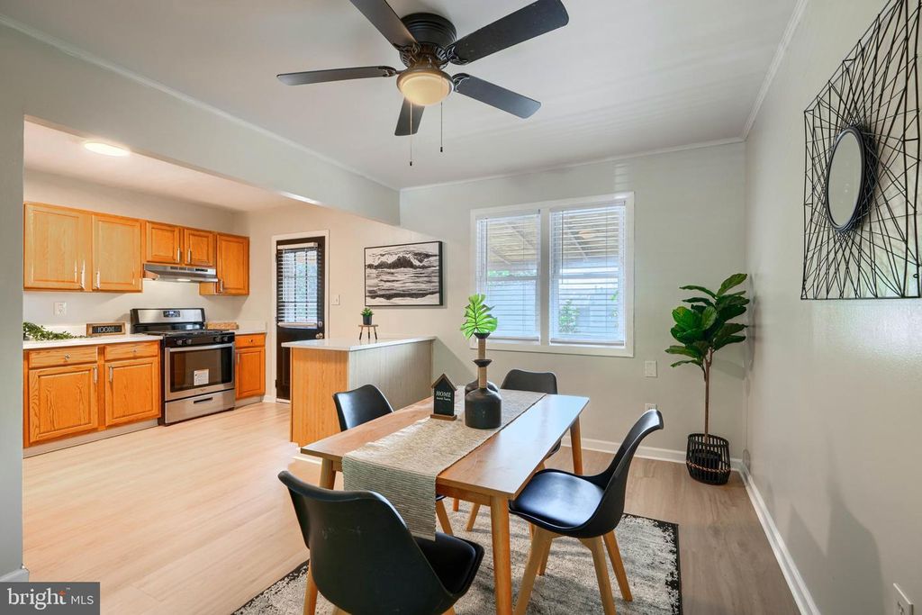 Image 6 of property listing at 6190 RADECKE AVE, Baltimore, MD 21206