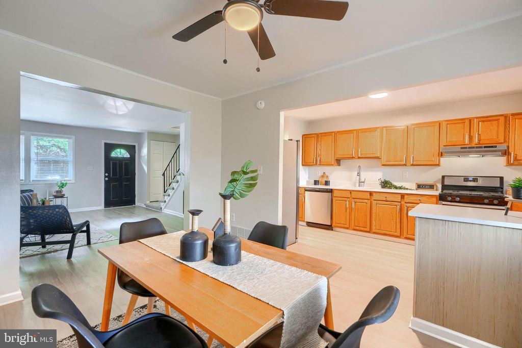 Image 7 of property listing at 6190 RADECKE AVE, Baltimore, MD 21206