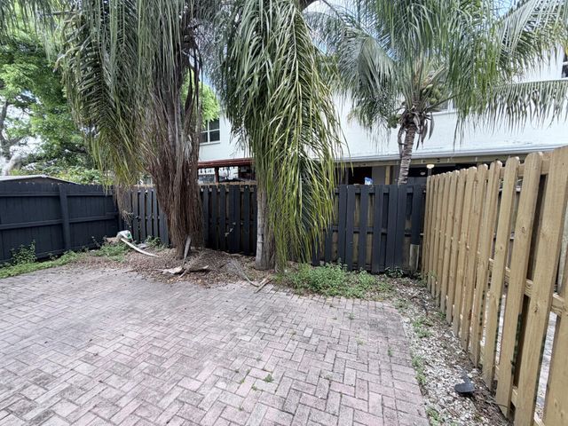 933 NE 42nd Avenue, Homestead, FL 33033