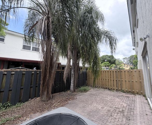 933 NE 42nd Avenue, Homestead, FL 33033