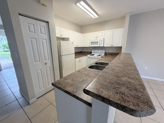 933 NE 42nd Avenue, Homestead, FL 33033