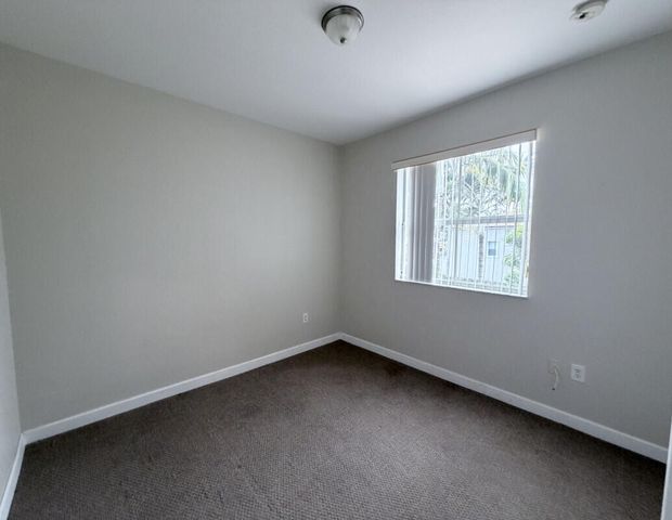 933 NE 42nd Avenue, Homestead, FL 33033