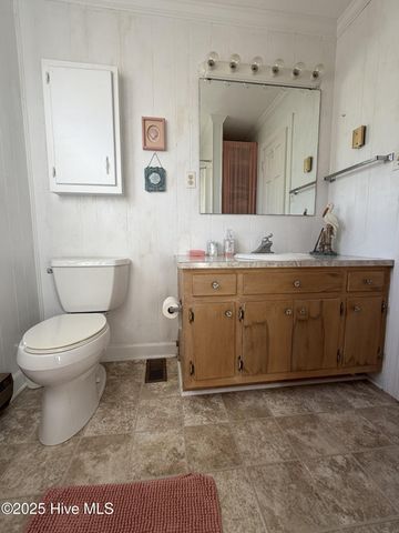 991 Pinecrest Road, Bath, NC 27808