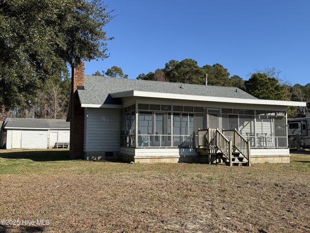 991 Pinecrest Road, Bath, NC 27808