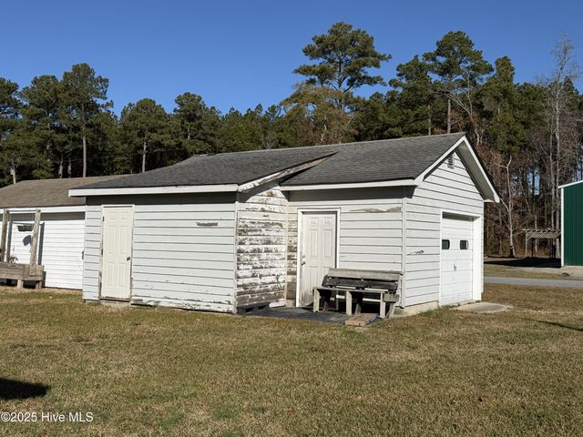 991 Pinecrest Road, Bath, NC 27808