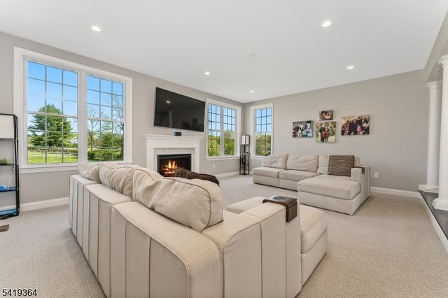 1 Belmont Ct, Alexandria Twp., NJ 08867
