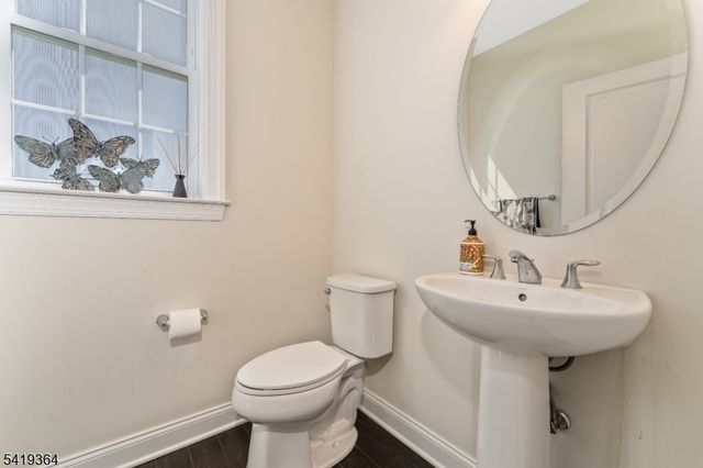 1 Belmont Ct, Alexandria Twp., NJ 08867