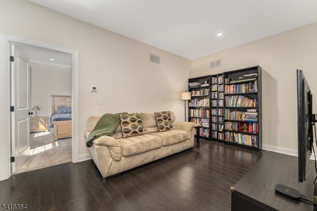 1 Belmont Ct, Alexandria Twp., NJ 08867