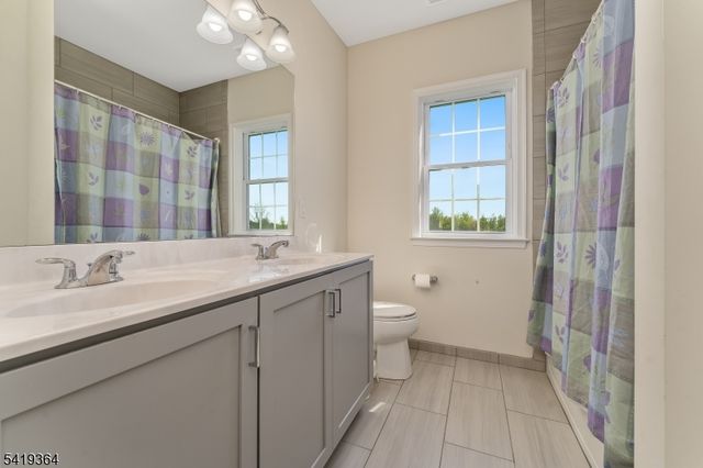1 Belmont Ct, Alexandria Twp., NJ 08867