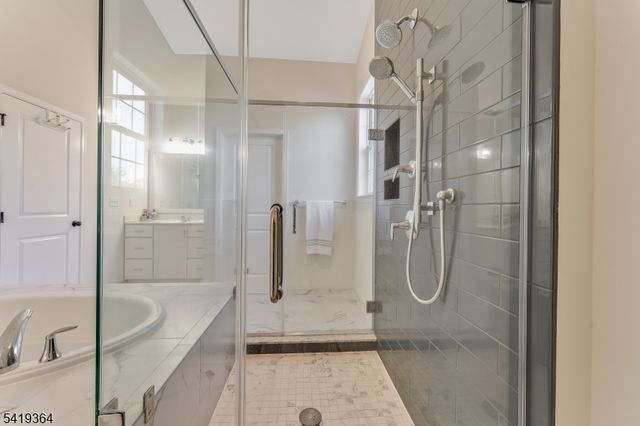 1 Belmont Ct, Alexandria Twp., NJ 08867