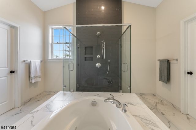 1 Belmont Ct, Alexandria Twp., NJ 08867