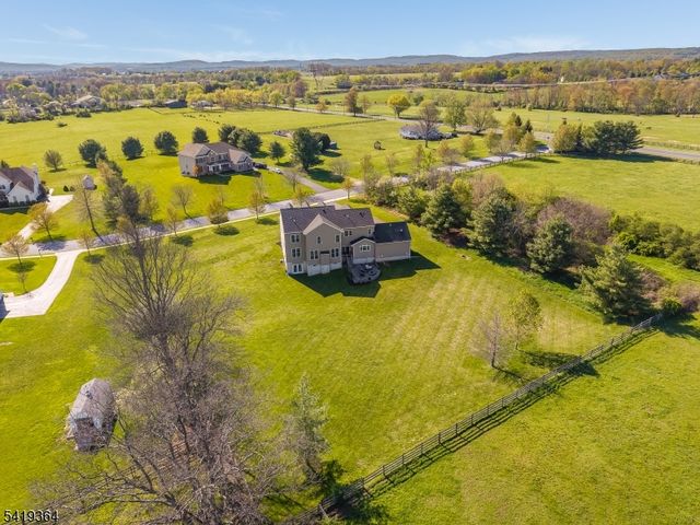 1 Belmont Ct, Alexandria Twp., NJ 08867