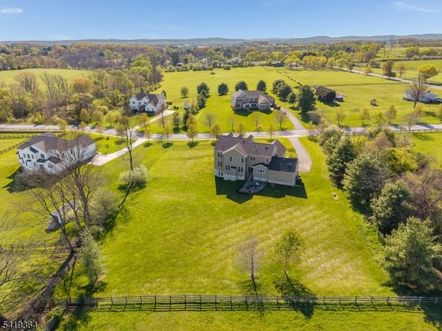 1 Belmont Ct, Alexandria Twp., NJ 08867