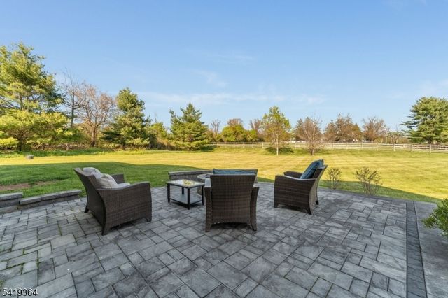 1 Belmont Ct, Alexandria Twp., NJ 08867