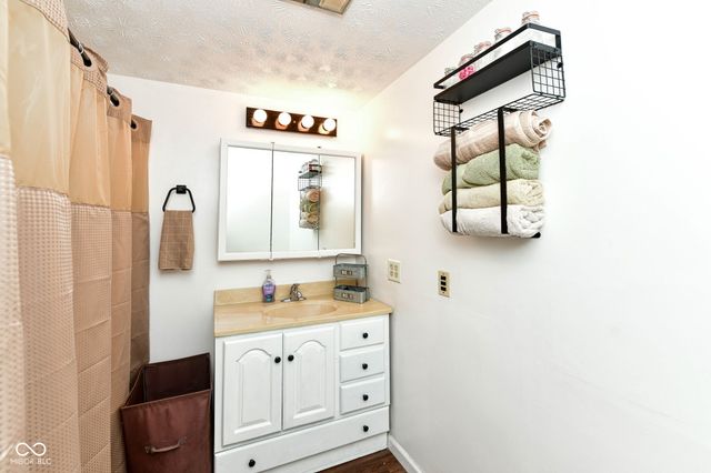 229 N 5th Street, Elwood, IN 46036