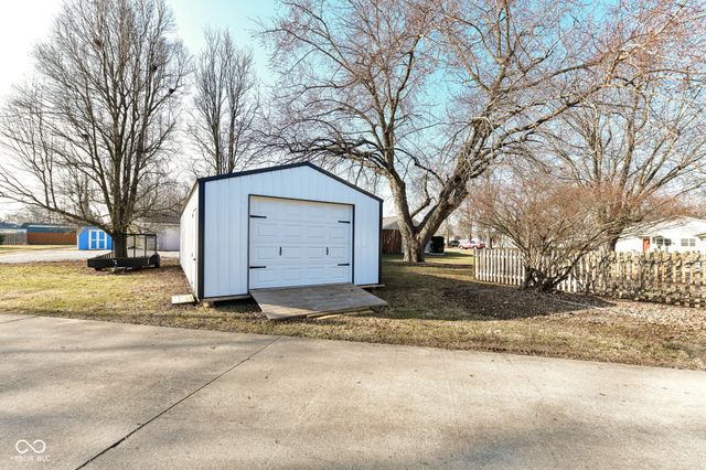 229 N 5th Street, Elwood, IN 46036