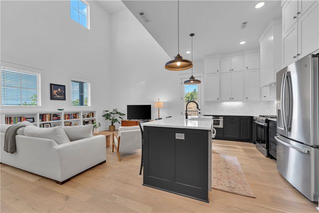 2047 E Little Crew Drive, Fayetteville, AR 72703